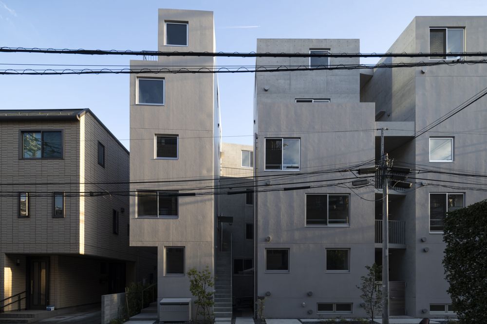 コンクリートの共同住宅の外観